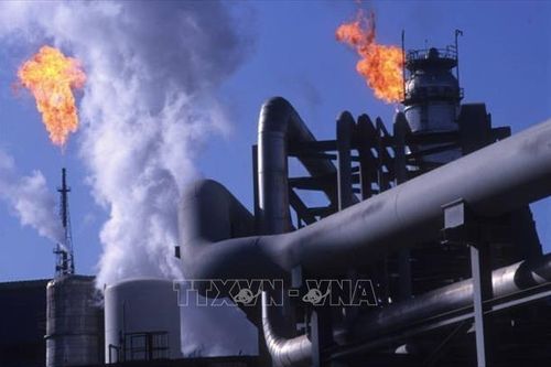 Ngành dầu mỏ Iran tiến sát 'điểm không thể quay đầu'