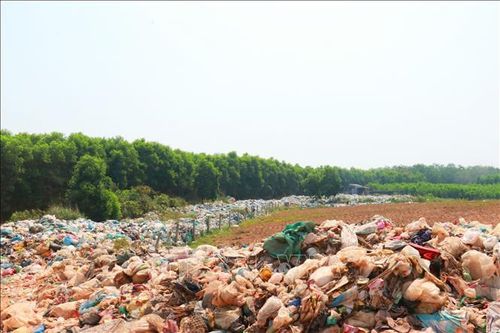 Phản hồi TTXVN: Phương án khắc phục ô nhiễm ở bãi rác tập trung Triệu Phong