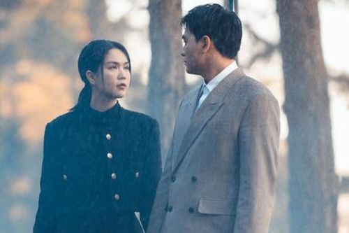 'Cặp đôi tiên đồng ngọc nữ của màn ảnh Việt' có nụ hôn lãng mạn trong khung cảnh tuyệt đẹp