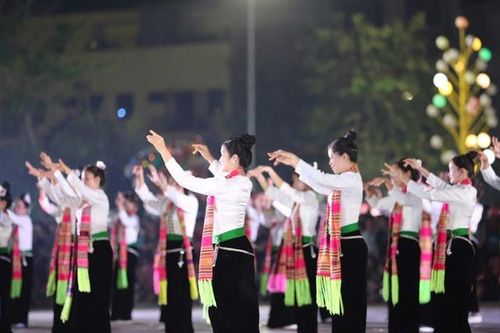 Tôn vinh di sản Xòe Thái qua hội thi quy mô lớn tại Lào Cai
