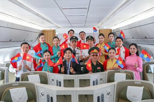 Vietnam Airlines tổ chức chuyến bay đặc biệt kỷ niệm 51 năm Ngày Giải phóng miền Nam