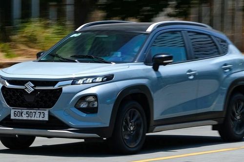 Tự lái ô tô xuyên Việt dịp 30/4: Cần chuẩn bị gì khi đi xe xăng?