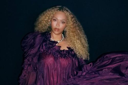 Beyoncé diện váy bèo nhún tái hiện cột mộc sự nghiệp đặc biệt
