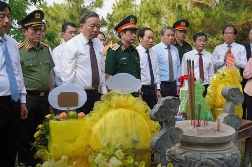 Tổng Bí thư, Chủ tịch nước Tô Lâm dự Lễ Thượng cờ 'Thống nhất non sông' tại Quảng Trị