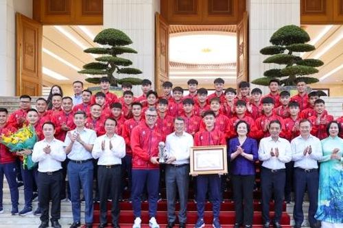 Thủ tướng gặp mặt và chúc mừng U17 Việt Nam vô địch Đông Nam Á