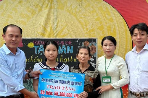 Lan tỏa yêu thương, tiếp sức học trò đến trường