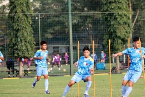 U19 Việt Nam triệu tập sao trẻ từ Tây Ban Nha và tiền đạo Việt kiều Anh gây sốt tại V-League