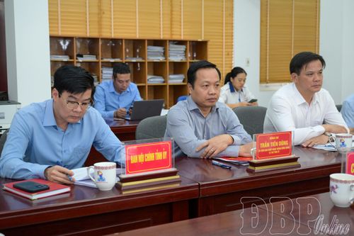 Bí thư Tỉnh ủy Trần Tiến Dũng gặp gỡ, đối thoại với công dân
