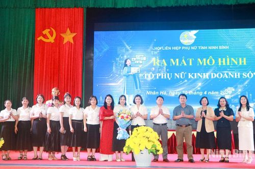 Xã Nhân Hà ra mắt 'Tổ phụ nữ kinh doanh số' và tổ chức Phiên chợ 'Không dùng tiền mặt'