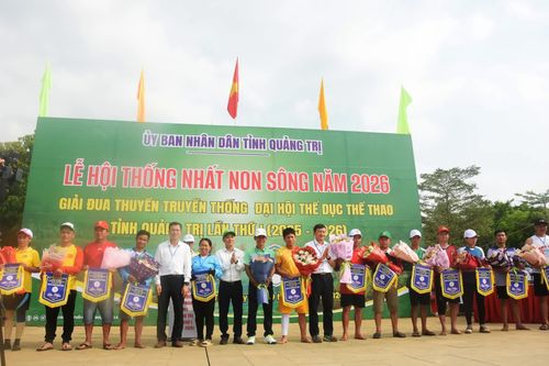 Hào hứng Giải đua thuyền truyền thống 'Lễ hội thống nhất non sông' trên sông Bến Hải