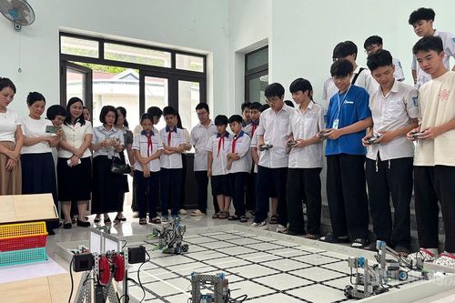 Ngày hội STEM 'Khơi nguồn sáng tạo' tại trường THPT Chuyên Hà Giang