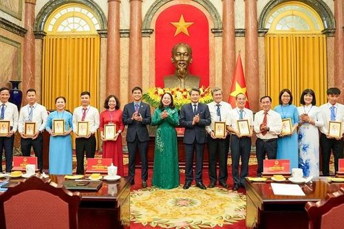 Gương Chủ tịch Công đoàn xuất sắc tiêu biểu toàn quốc - một hành trình giữ lửa niềm tin