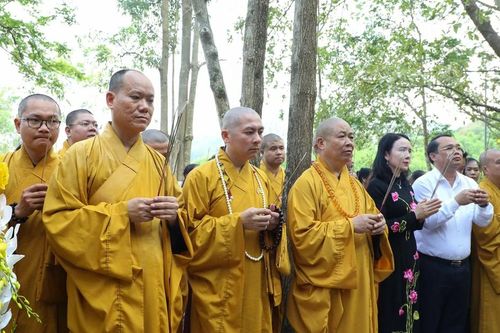 Nghệ An: Lễ cầu siêu tưởng niệm 33 liệt sĩ thanh niên xung phong hy sinh tại hang Hỏa Tiễn