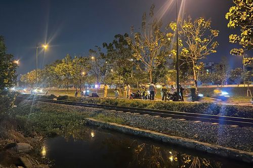 TP.HCM: Người đàn ông ngồi trên đường ray bị tàu hỏa tông tử vong