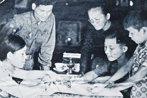 'Tấm bản đồ của má' và bài học 'thế trận lòng dân'
