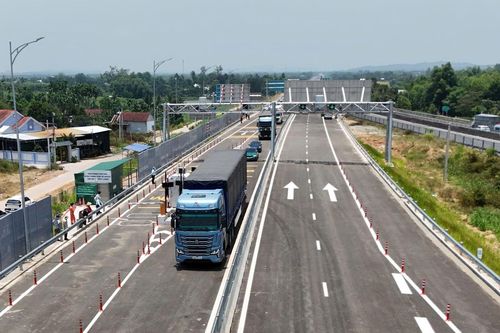 Chính thức thông xe 88km cao tốc Bắc - Nam qua Quảng Ngãi