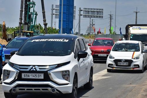 Người dân, tài xế phấn khởi khi cao tốc Hậu Giang - Cà Mau đưa vào khai thác