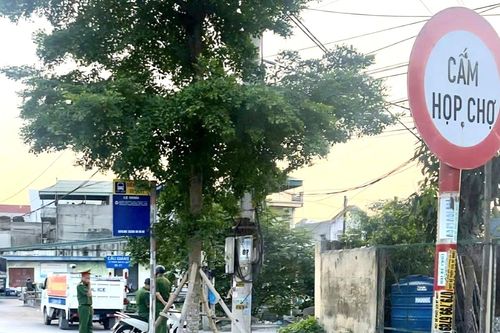 Giải tỏa vi phạm hành lang an toàn giao thông ở Ninh Bình