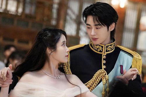 Giải mã cơn sốt 'Perfect crown' có IU và Byun Woo Seok đóng chính