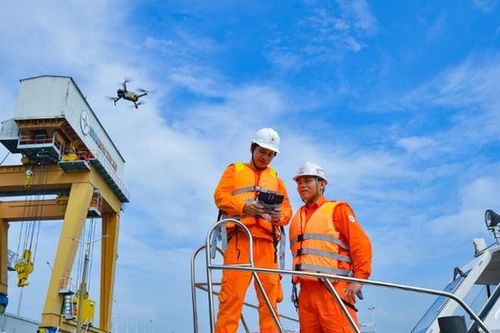Việt Nam tính tăng mua điện từ Lào, Trung Quốc cho miền Bắc