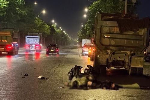 Tai nạn trong đêm mưa, đôi nam nữ đi xe máy tử vong