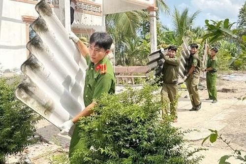 Góp sức trẻ dựng xây mái ấm nghĩa tình tặng đồng bào khó khăn
