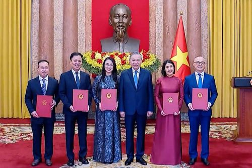 Trao quyết định bổ nhiệm 5 đại sứ Việt Nam tại nước ngoài