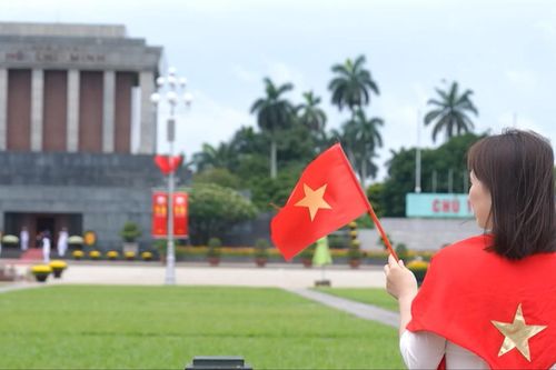 Đường phố Thủ đô rực rỡ cờ hoa chào mừng ngày lễ lớn