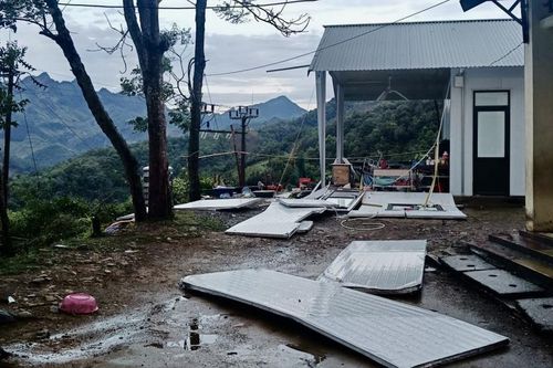 Dông lốc, mưa lớn gây thiệt hại ước tính hơn 280 triệu đồng