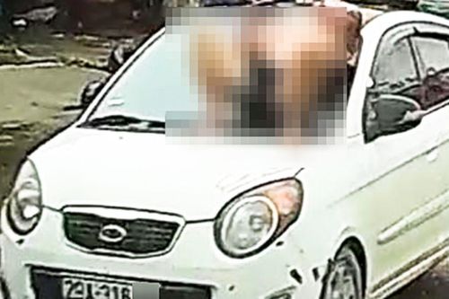 Vụ người đàn ông nằm trên capo ô tô ở Hà Nội: Mâu thuẫn bố vợ – con rể gây chú ý