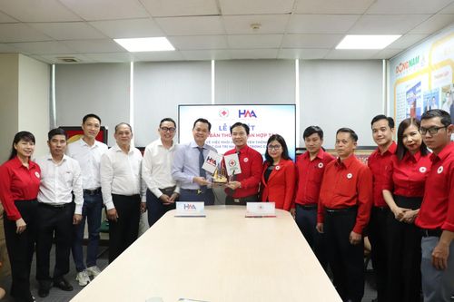 Hiệp hội Quảng cáo TP.HCM và Hội Chữ thập đỏ TP.HCM ký kết hợp tác