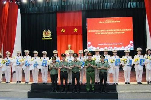 Công an TPHCM: Thăng cấp bậc hàm, nâng lương cho 185 đồng chí sĩ quan lãnh đạo chỉ huy