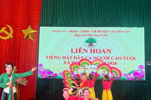 Liên hoan tiếng hát dân ca người cao tuổi xã Hòa Lạc