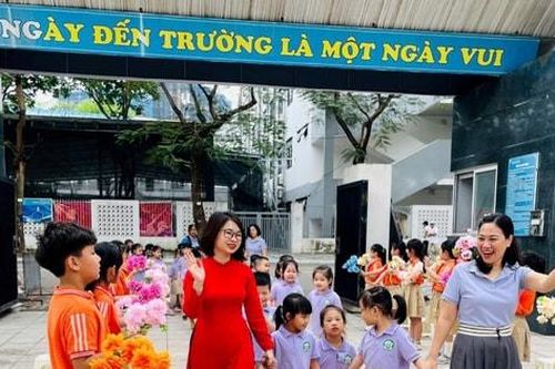 Phường Phú Thượng: Trẻ mầm non tự tin trải nghiệm môi trường tiểu học