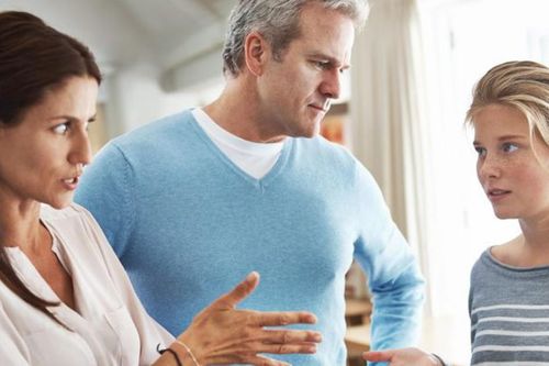 Cha mẹ khôn ngoan không bao giờ tiết lộ 3 chuyện này của con cái