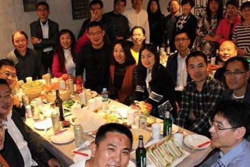Họp lớp tưởng vui, ai ngờ tôi bị đuổi khỏi nhóm chỉ sau một đêm