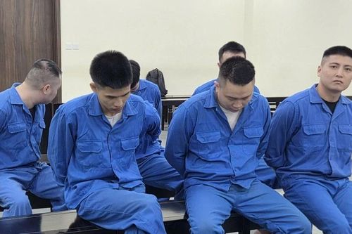 Muốn có việc làm, thiếu nữ bị nhóm 'buôn người' mua đi bán lại như món hàng