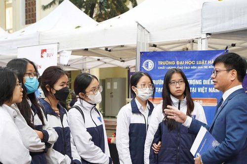 Trường Đại học Luật Hà Nội cộng điểm cho thí sinh có chứng chỉ ngoại ngữ