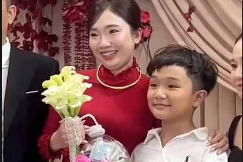 Món quà cưới đặc biệt từ em trai 10 tuổi tặng cô dâu trong ngày cưới