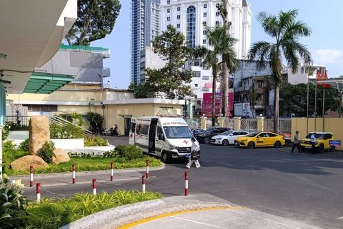 Danh tính bác sĩ Chợ Rẫy lao xuống xe cấp cứu viral khắp MXH