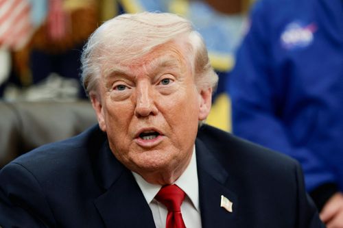 Ông Trump cân nhắc rút bớt quân đồn trú
