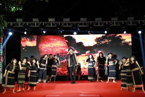 Rực rỡ đêm hội 'Kon Tum - Âm vang đại ngàn, khúc ca thống nhất'