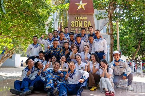 [Ảnh] Mang sức trẻ đến với Trường Sa