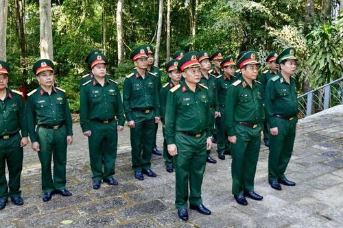 Bộ Tư lệnh Thành phố Hồ Chí Minh dâng hương tưởng niệm tại Chiến khu Đ