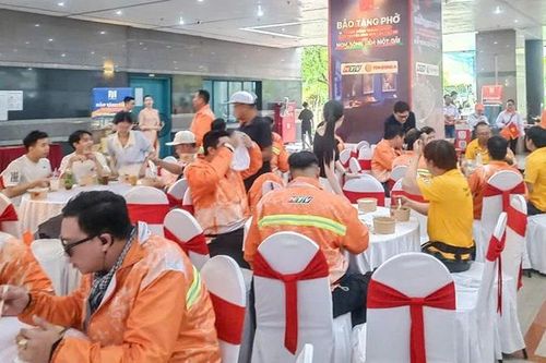 Phục vụ 1.200 tô phở cho đoàn đua xe đạp Cúp Truyền hình Thành phố Hồ Chí Minh