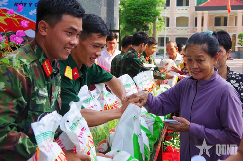 Phiên chợ 0 đồng ngày 30-4 của Trung đoàn 271 (Sư đoàn 5, Quân khu 7)