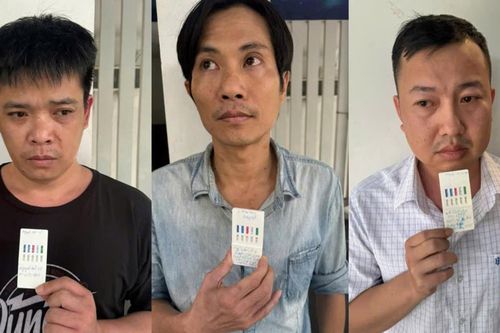 Đột kích quán cà-phê bắt quả tang 5 'con nghiện' đang phê
