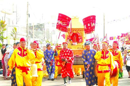 Từ đa sắc đến bản sắc
