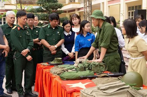 Khi lịch sử được kể bằng ngôn ngữ hôm nay