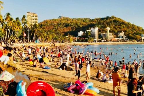 Ngày đầu kỳ nghỉ lễ 30-4, hơn 70.000 lượt khách đến Vũng Tàu